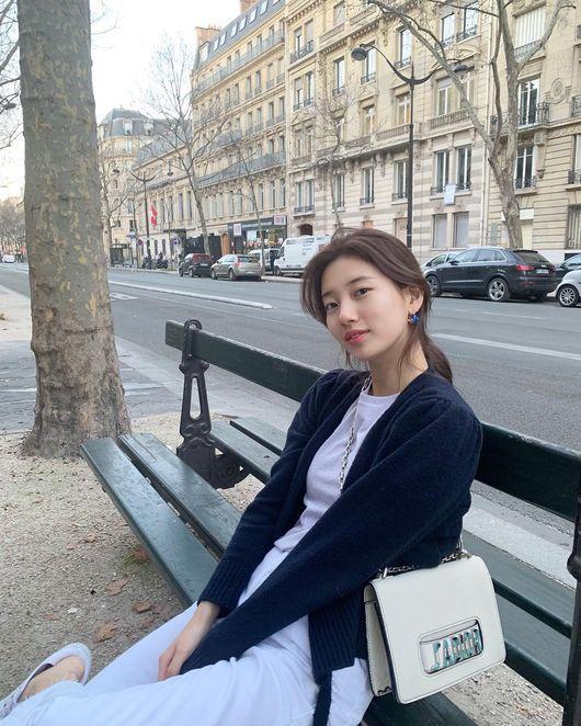 파리 수지.jpg0