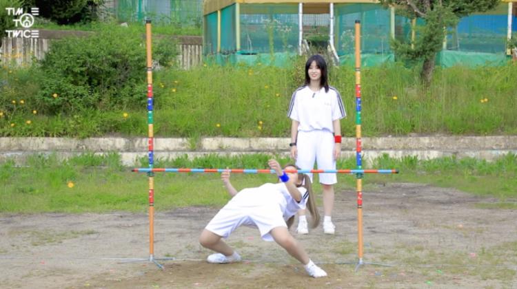 몸 접어서 림보 우승하는 쯔위0