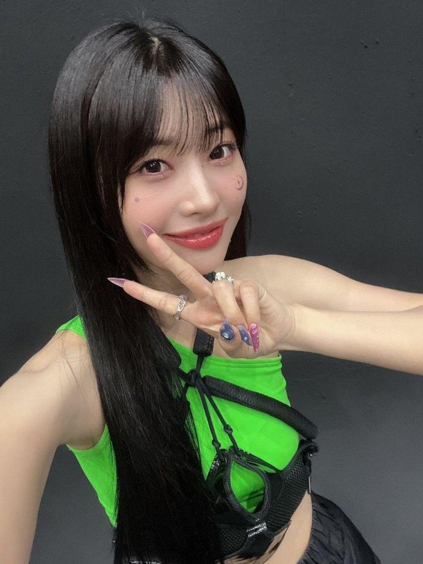 EVERGLOW SIHYEON1