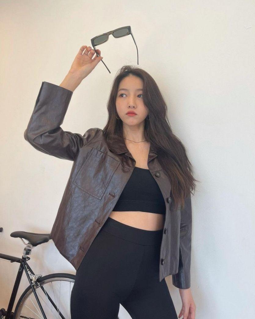 바이커쇼츠에 가죽자켓 여자친구 소원1