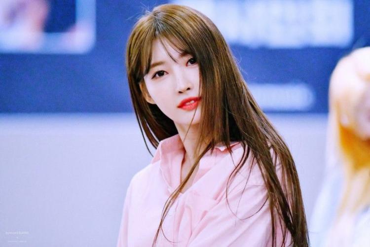 EVERGLOW Sihyeon1