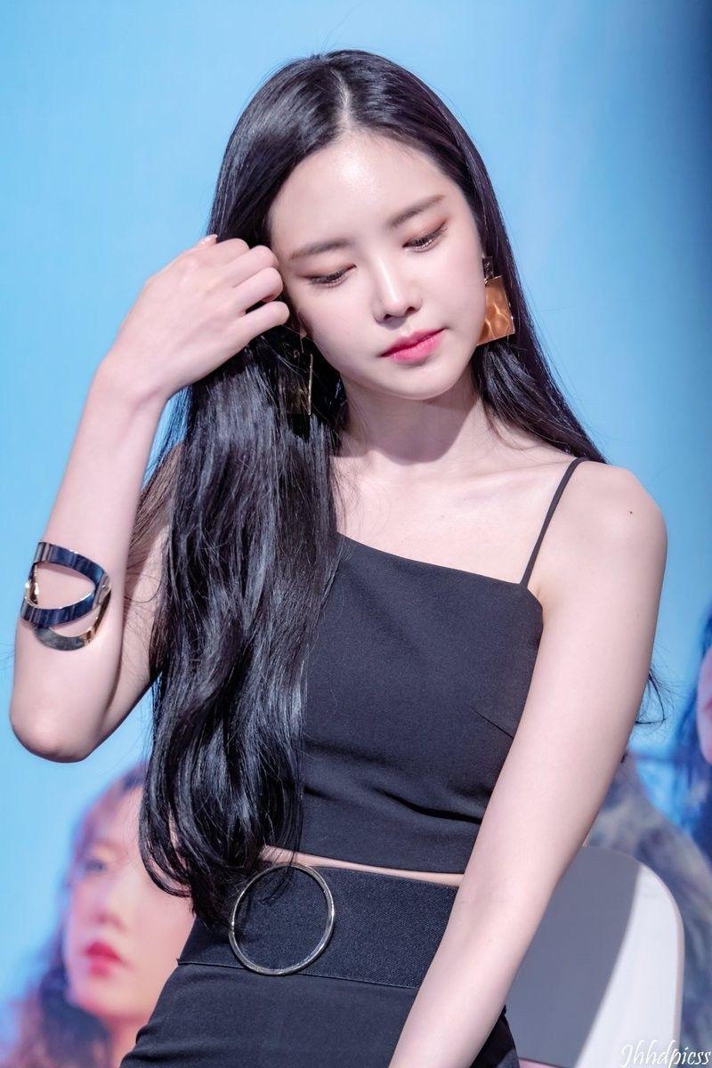Son Na Eun3