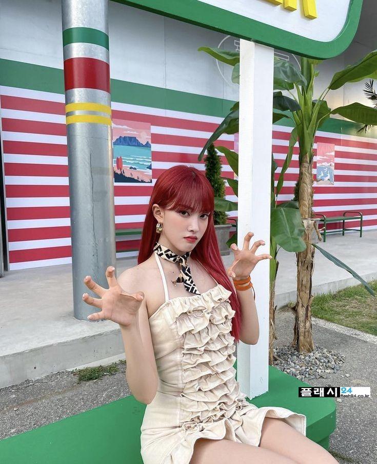 스테이씨 윤0