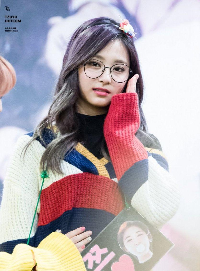 안경 낀 아이돌0