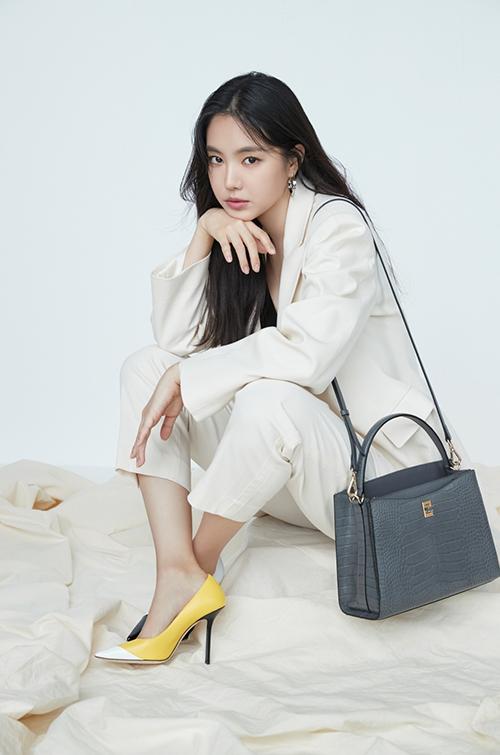 손나은2