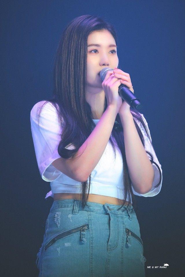 권은비3