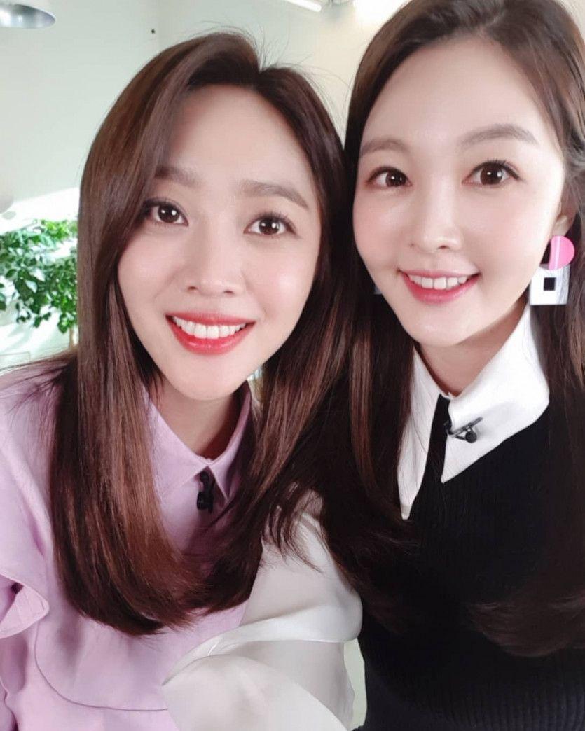 조보아 with 윤지연 리포터 (연예가중계)1