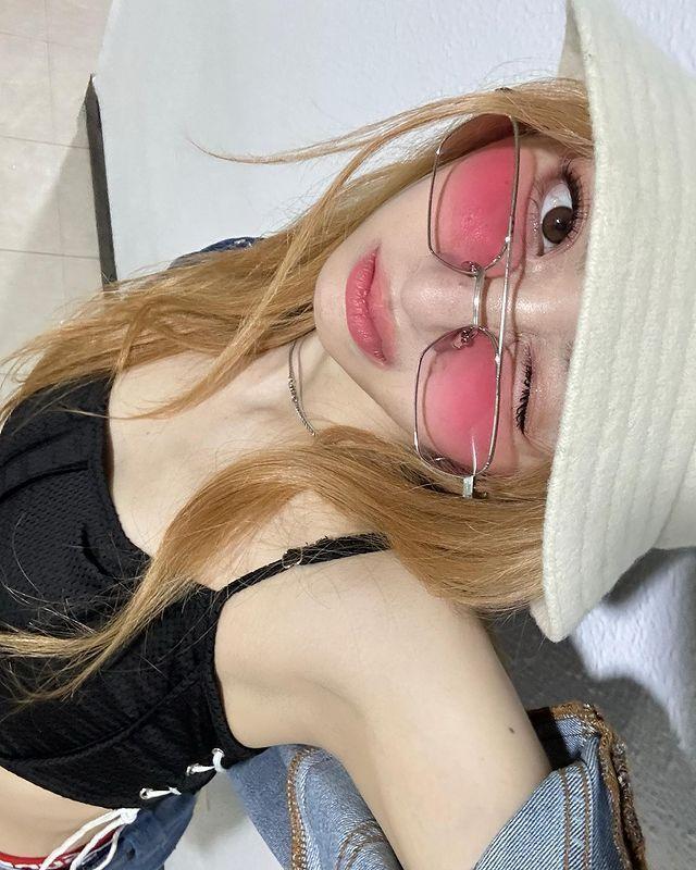LE SSERAFIM YUNJIN1