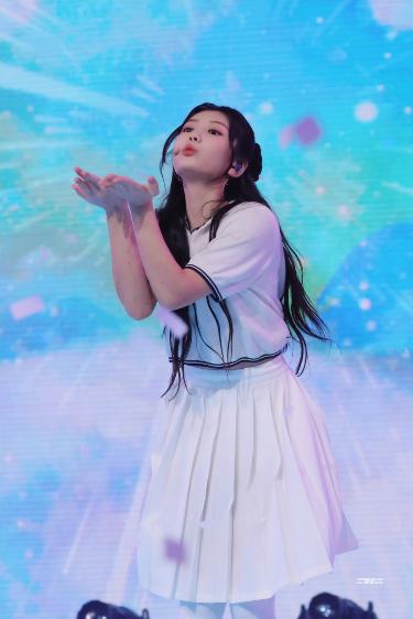 ILLIT WONHEE1