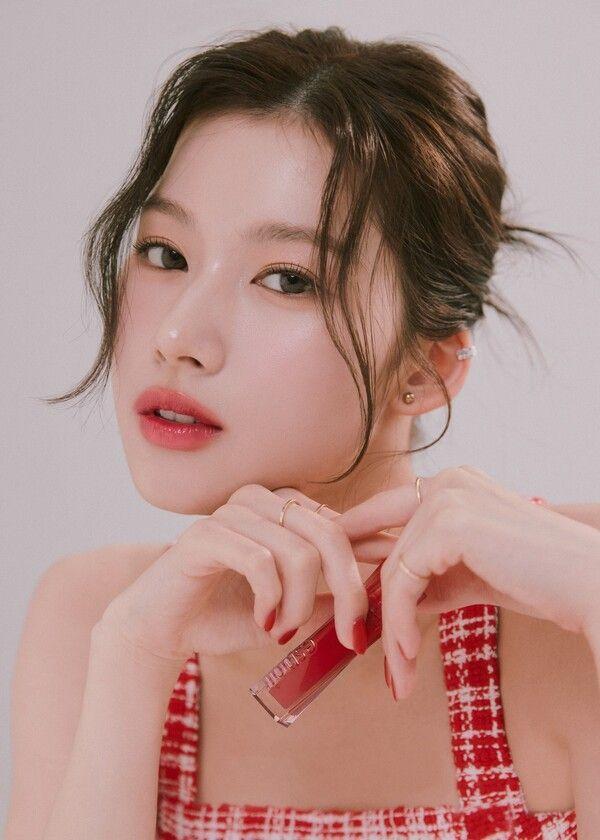 TWICE Sana1