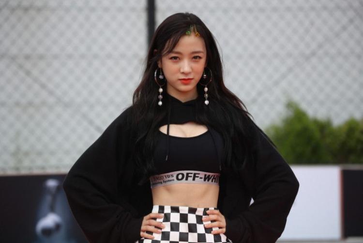 에이프릴 자켓사진 비하인드컷2