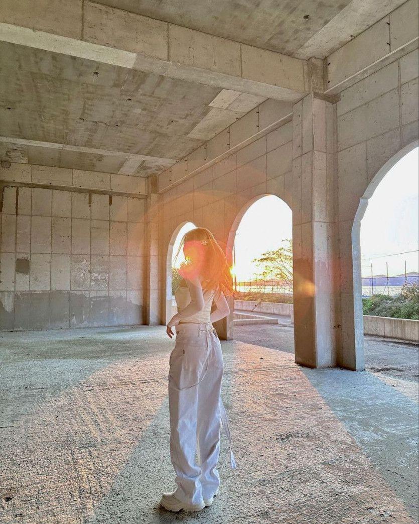 LE SSERAFIM YUNJIN0