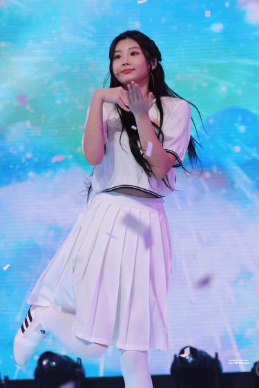 ILLIT WONHEE1
