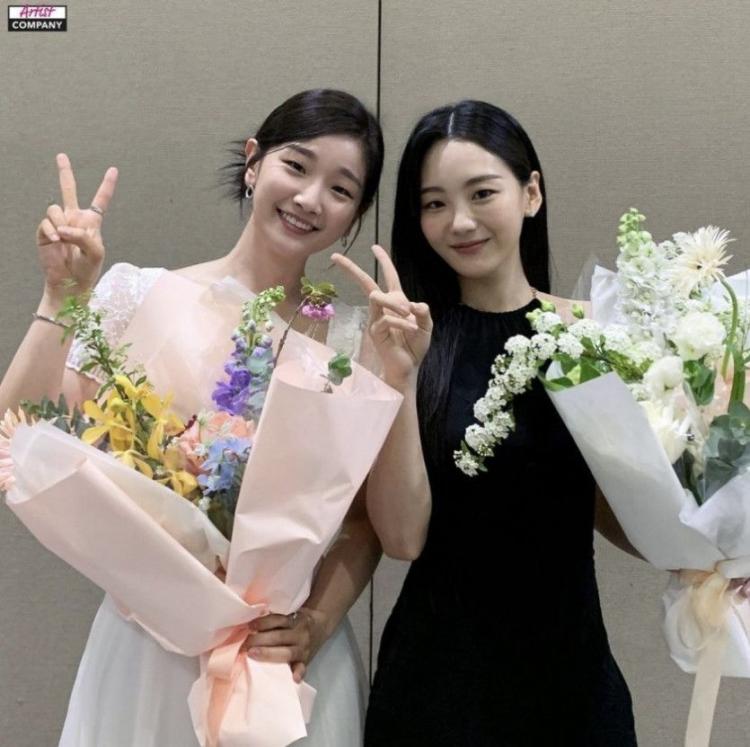화이트 박소담 블랙 조이현2