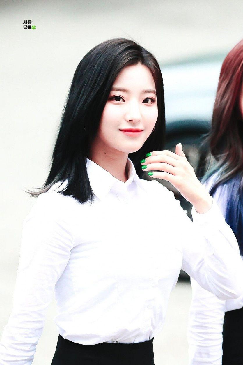 FROMIS_9  Lee Sae Rom1