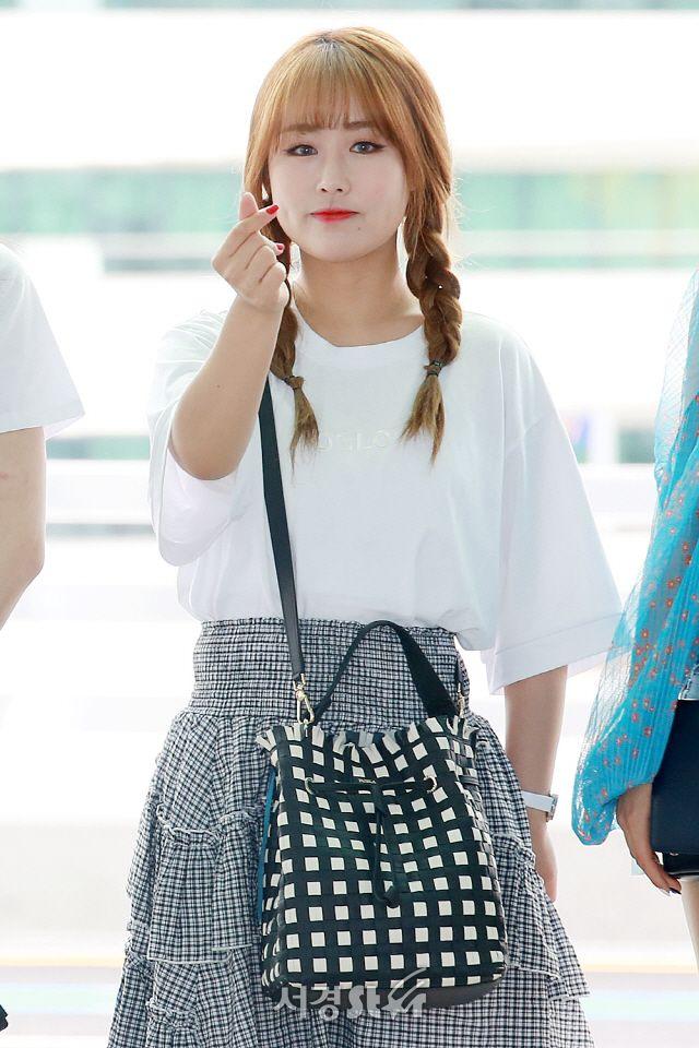 러블리즈 180615 출국기사사진4