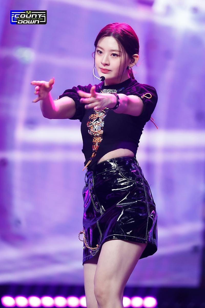 STAYC SIEUN1