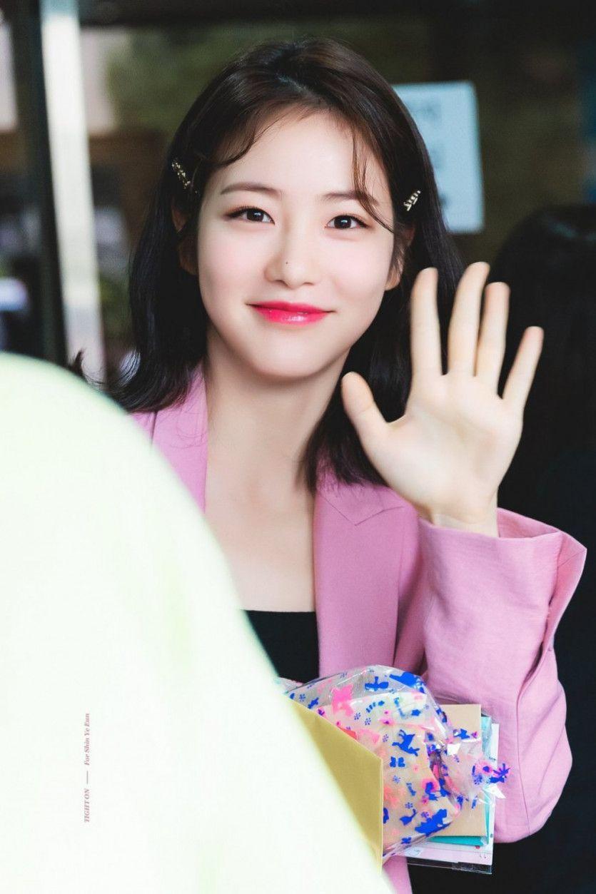 출근길 신예은3