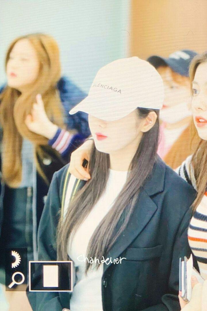 얼굴은 안보이지만 리더 은비가 확실함0
