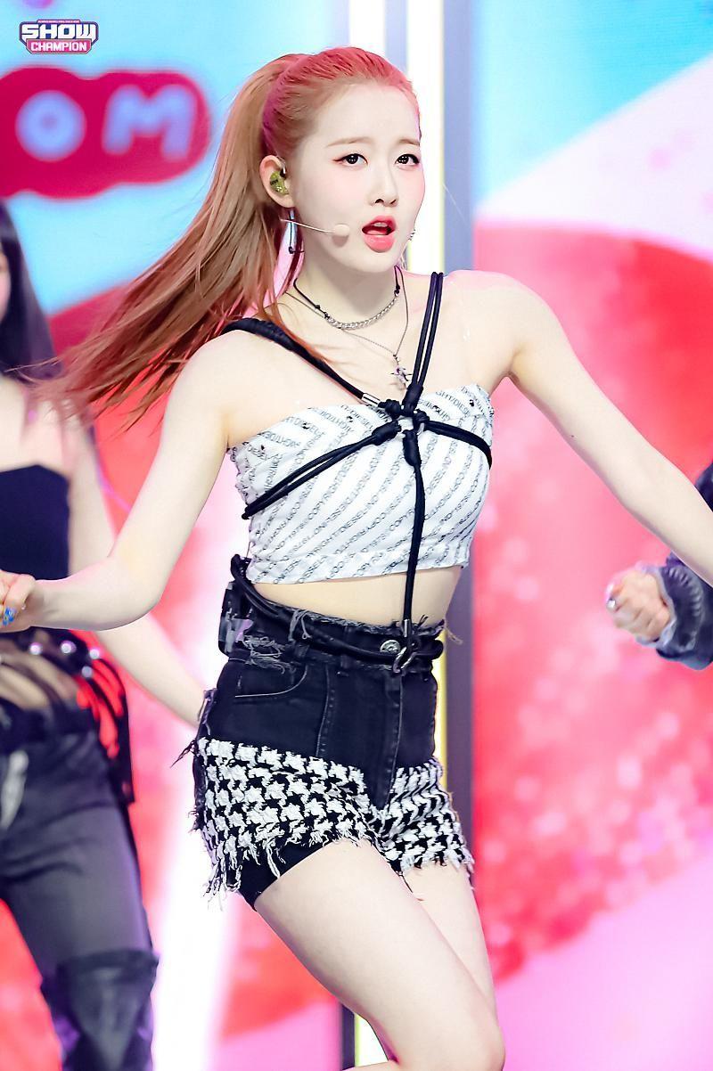 STAYC SIEUN1