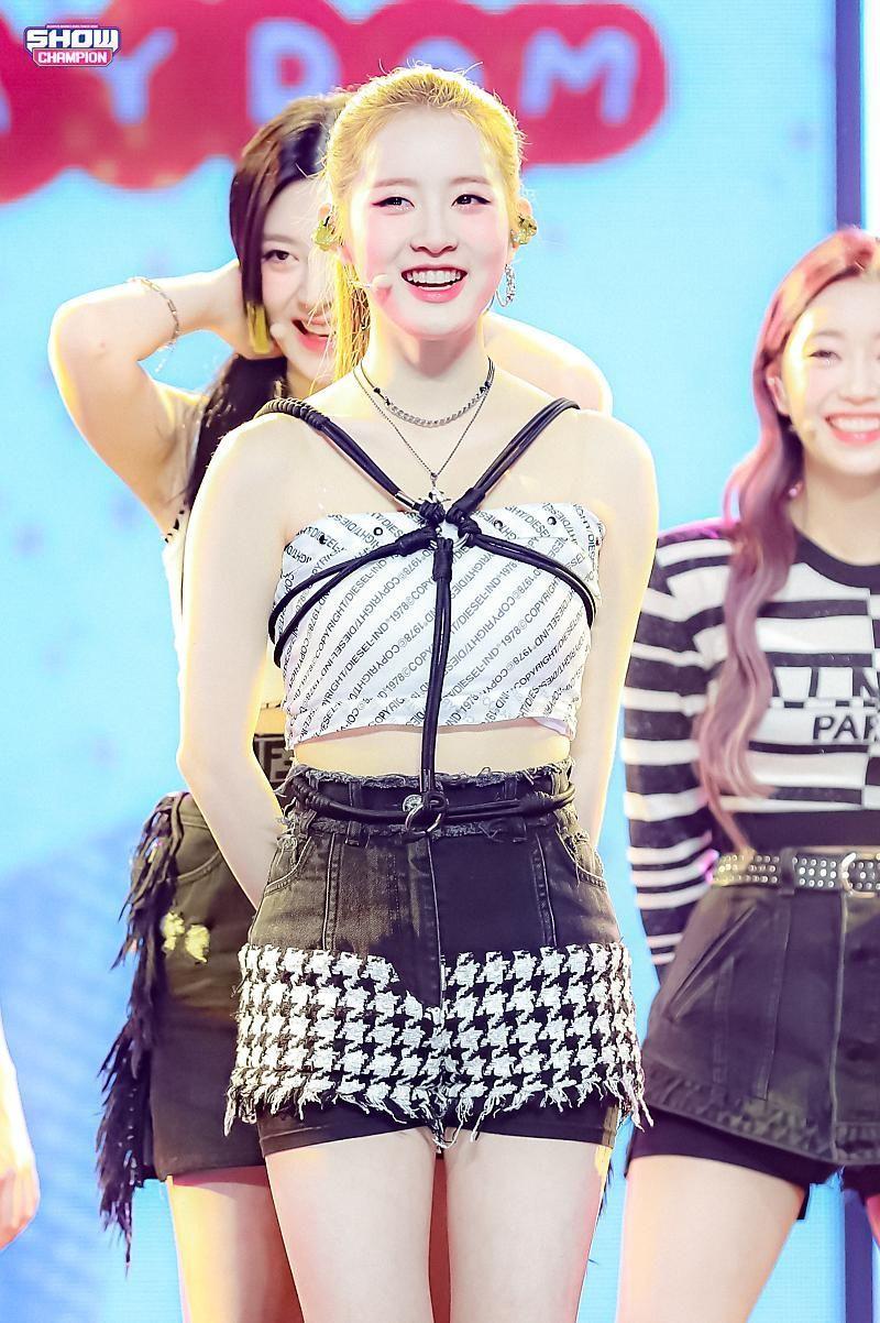 STAYC SIEUN2