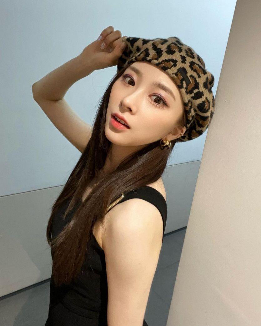 로켓펀치 인스타_호피 모자 윤경0