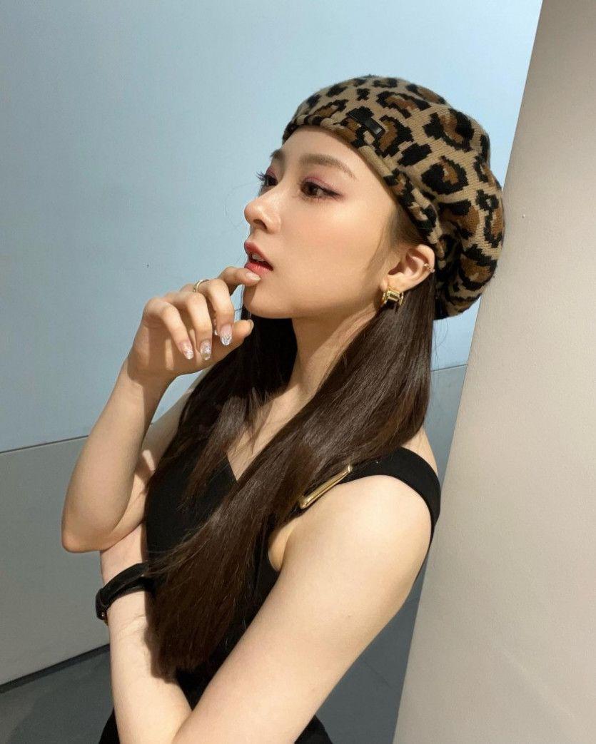 로켓펀치 인스타_호피 모자 윤경1