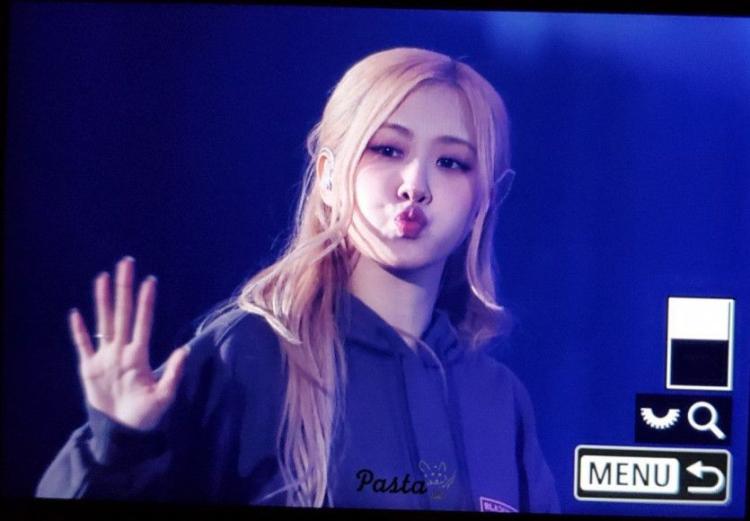 BLACKPINK ROSE0