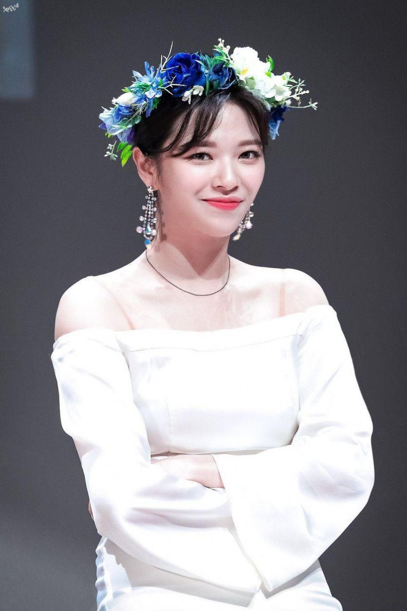 화관 쓴 미모의 정연0