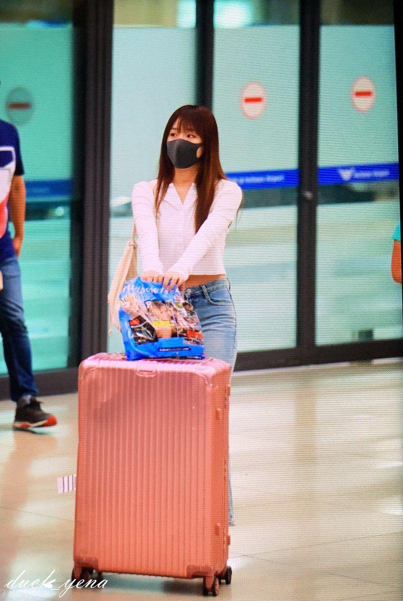 혼자 입국한 예나0
