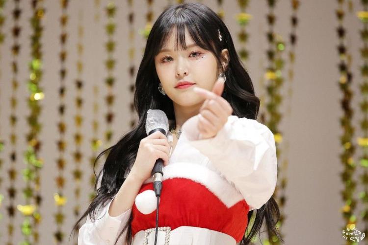 EVERGLOW Jiwon1