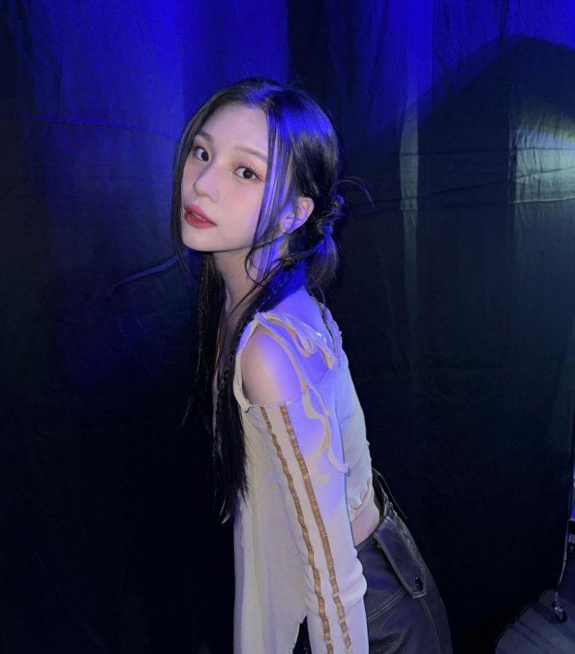 VIVIZ 엄지0