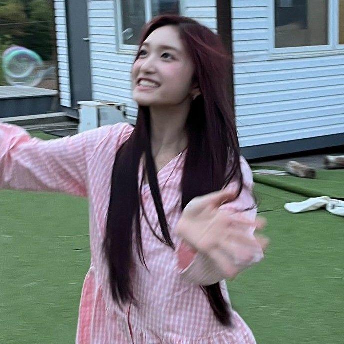 IVE LEESEO2