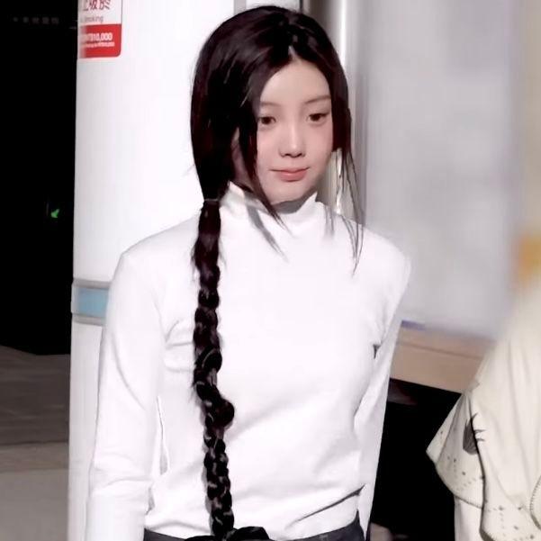 ILLIT WONHEE0