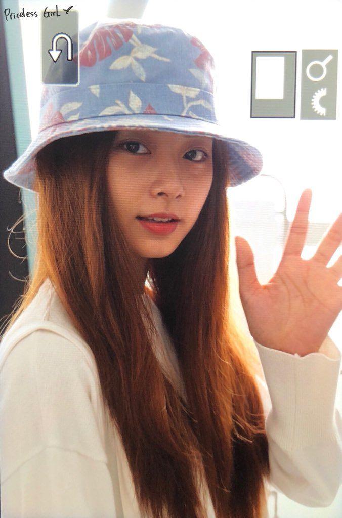 오늘자 쯔위 출국3