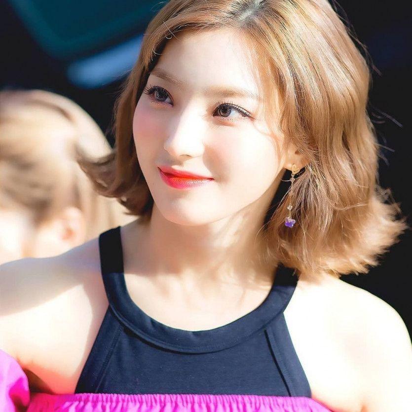 FROMIS_9  Lee Sae Rom1