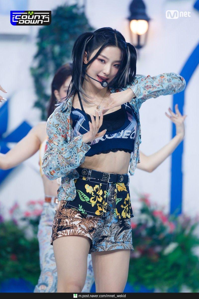 FROMIS_9  Lee Sae Rom2