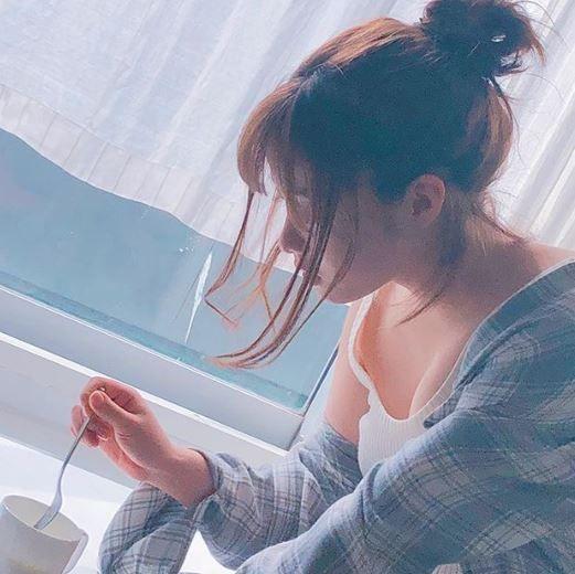 '천년돌' 하시모토 칸나, 변함없는 청순미로 '시선 강탈'…'99년생의 위엄'0