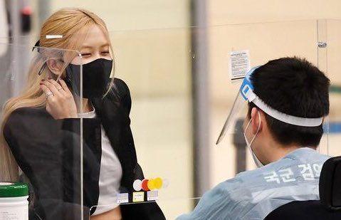 블랙핑크 로제 공항 입국 기사사진3