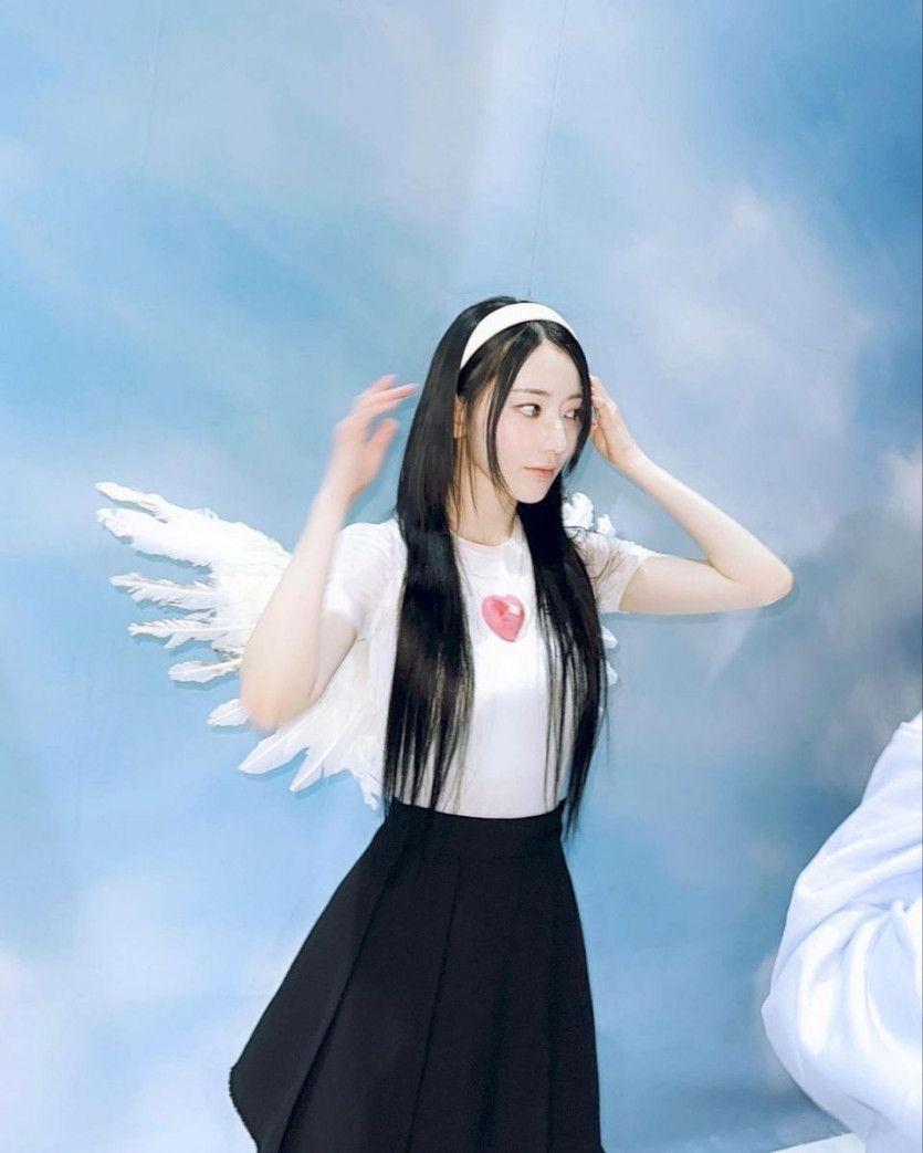 LE SSERAFIM SAKURA1