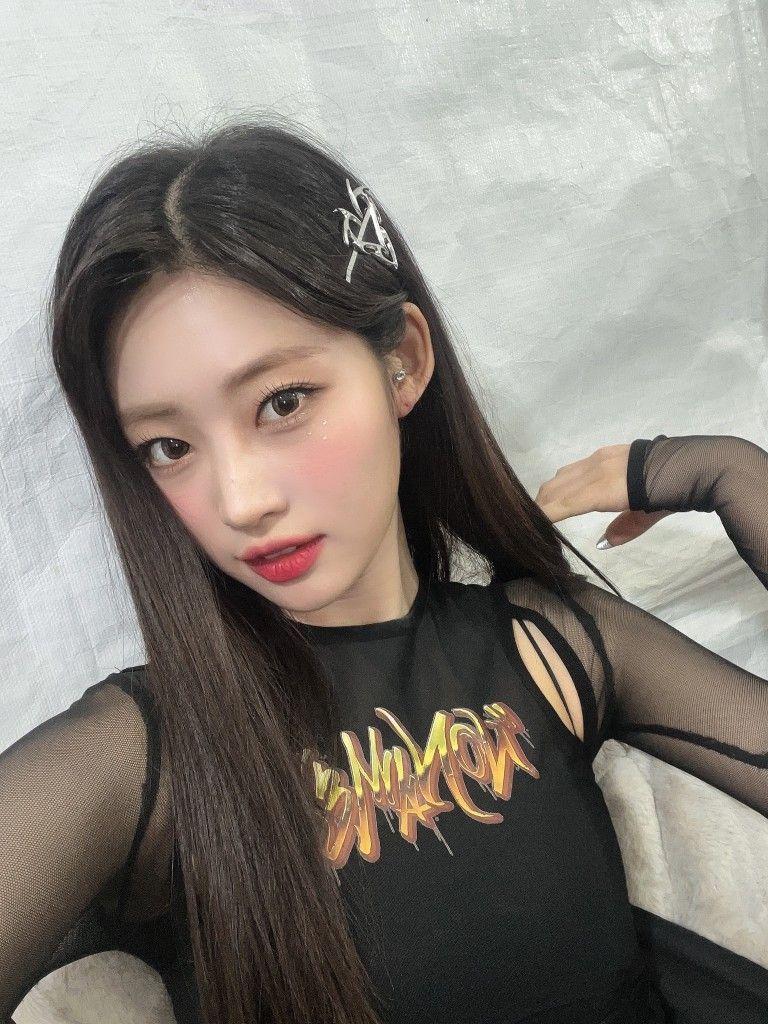 EVERGLOW SIHYEON1