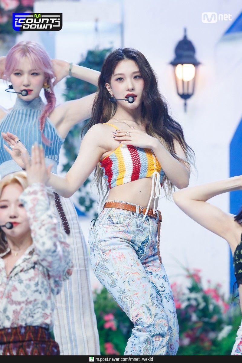 FROMIS9 Lee Seo Yeon1