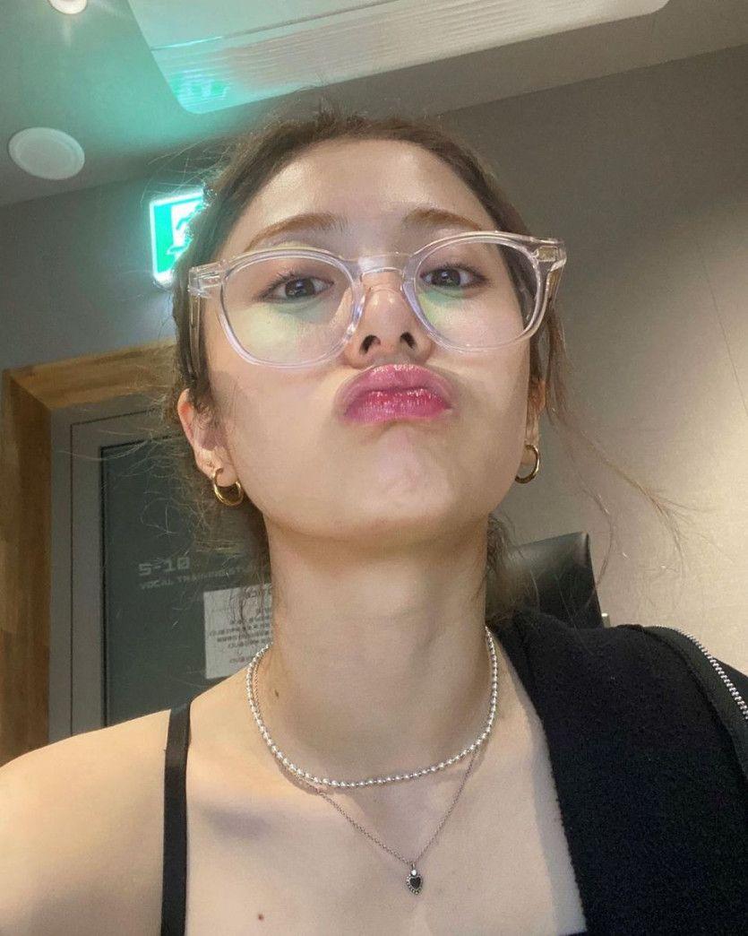 LE SSERAFIM YUNJIN0