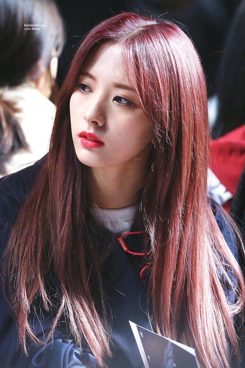 오늘자 패션위크 보나1