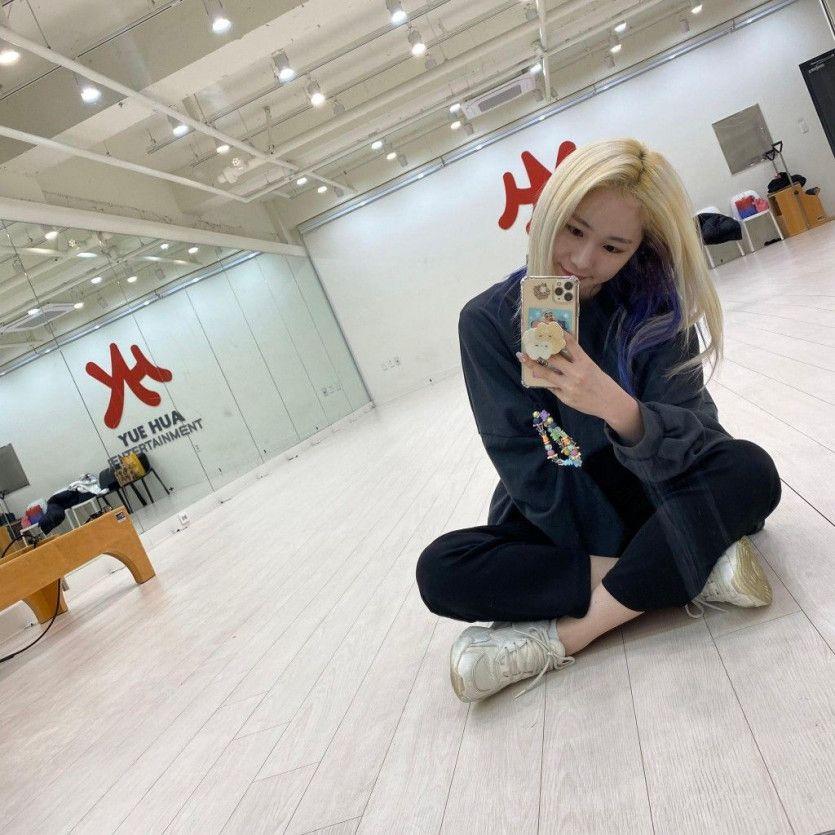 EVERGLOW Mia1