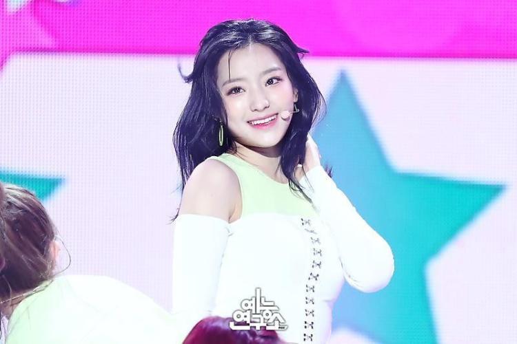 FROMIS_9  Lee Sae Rom0