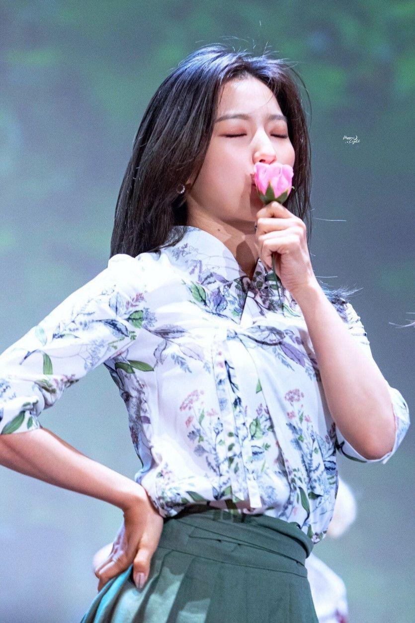 FROMIS_9  Lee Sae Rom1