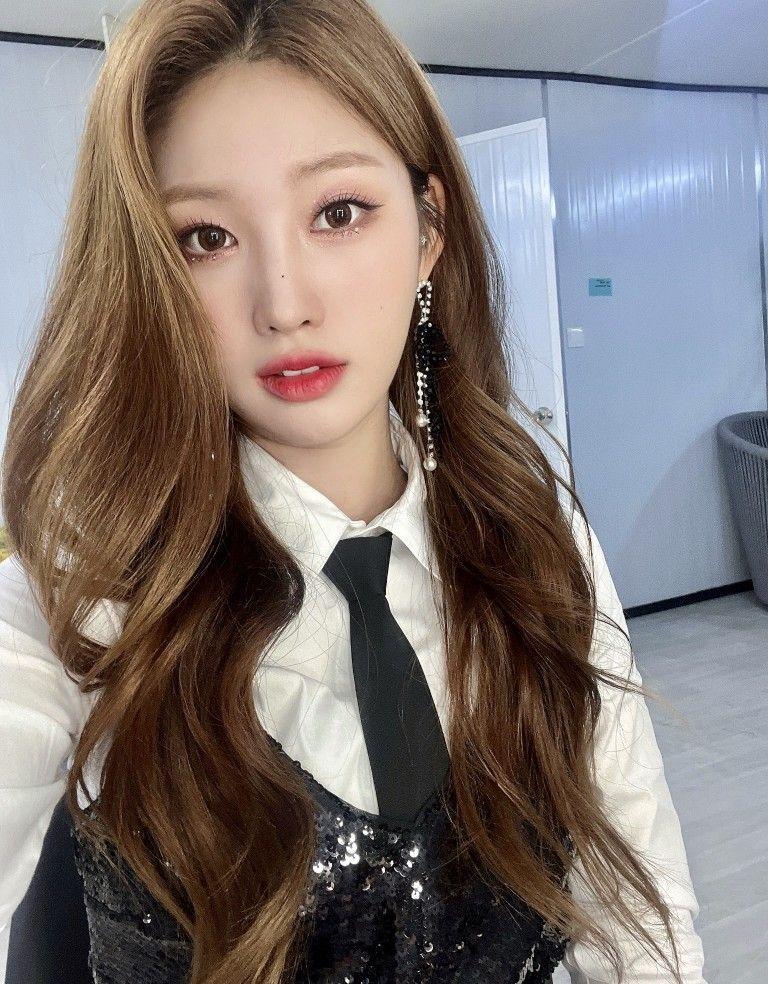 EVERGLOW Sihyeon1