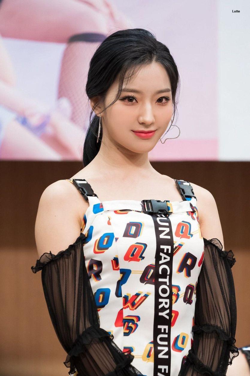 FROMIS_9  Lee Sae Rom3