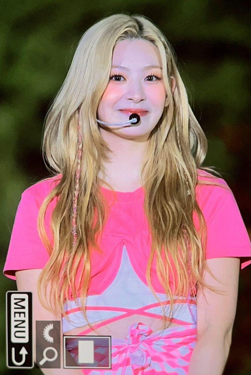 STAYC Seeun1